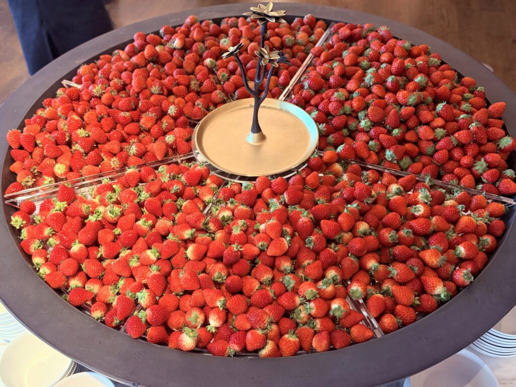 ウェスティン横浜 いちごビュッフェ 2026 いちご食べ比べ